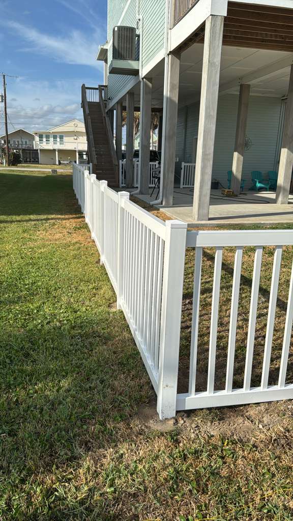 White vinyl fence, Galveston County
